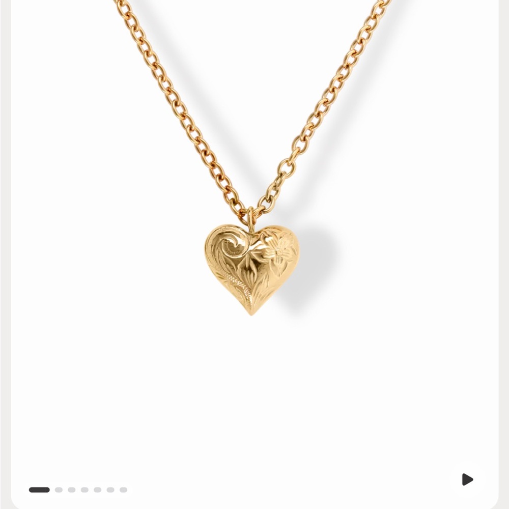 Elegant Gold Heart Pendant Necklace